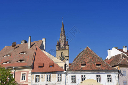 圣玛丽福音路德教堂的屋顶和钟楼图片