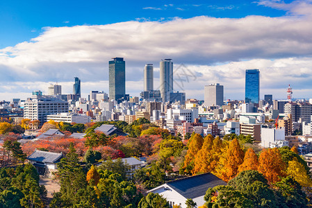 秋天的日本名古屋市中心城市天际线图片