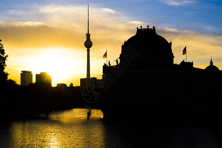 日出时的德国柏林图片