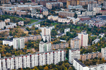 莫斯科现代大房子的街区在莫图片