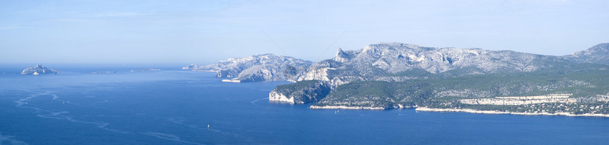 南法国马赛与卡西斯之间海岸一带卡拉尼克斯公园的山脉风景图CalanquesNation图片