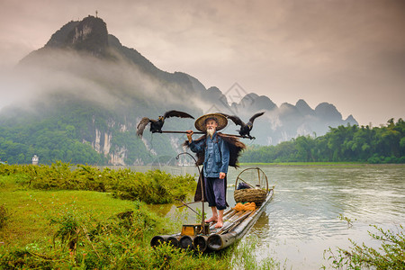 在广西洋水的李河上登图片