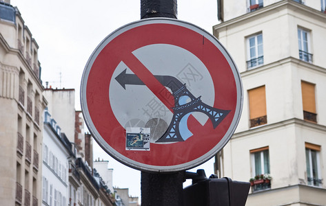 法国巴黎街上的一个路背景图片