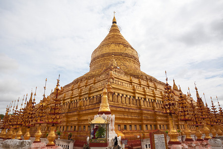缅甸巴甘的金色Shwez图片
