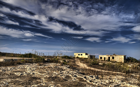 英国营房位于马耳他塞尔蒙的废墟中背景图片