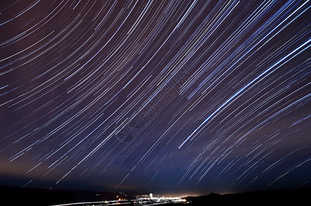 在加州摩根山上空的夜空上累图片