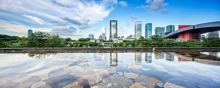 深圳水边的摩天大楼图片