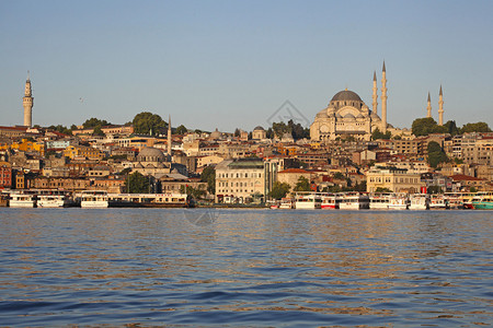 伊斯坦布尔日出全景与反射土图片