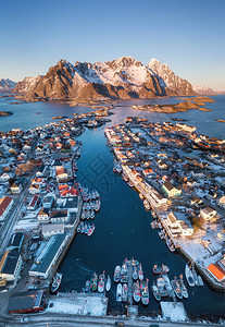 挪威的Henningsvaer镇美丽的高清图片
