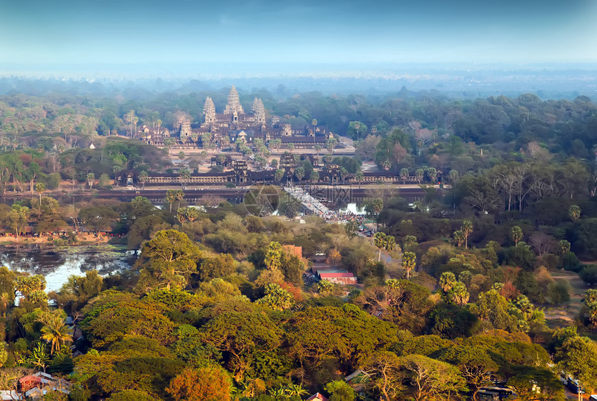 亚洲高棉寺庙群的吴哥窟鸟瞰图柬埔寨暹粒丛林中的图片