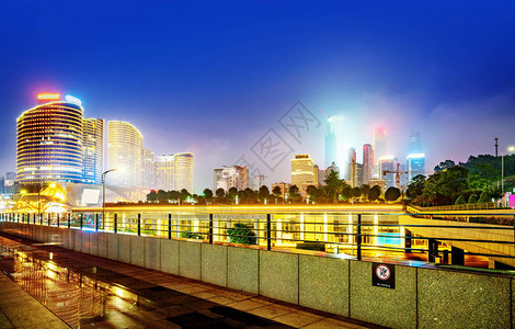 广西南宁高层城市夜景背景图片