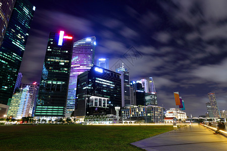 新加坡城市天际线在晚上图片