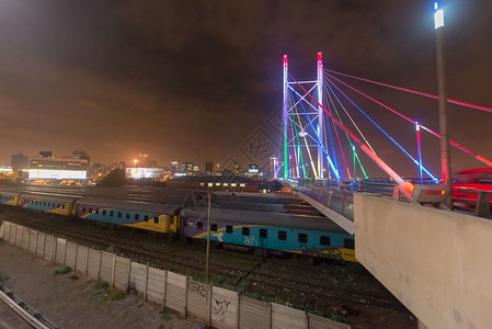 284米长的纳尔逊曼德拉大桥从Jan图片