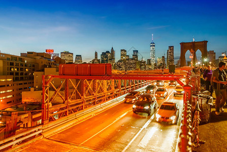 布鲁克林桥交通在图片