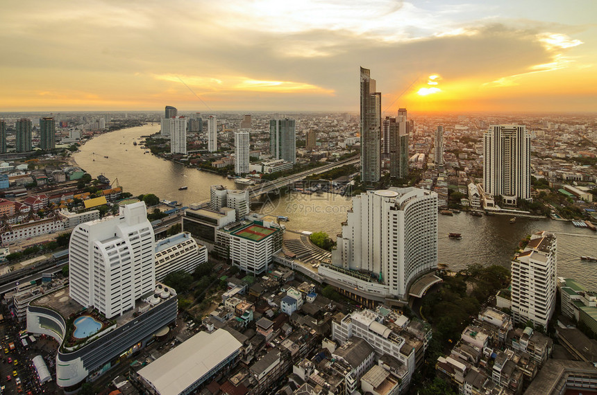 从顶视图与河流的曼谷城市景观图片