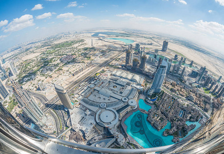 迪拜市区和人造湖泊带鱼眼透背景图片