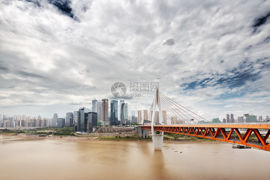 在云中重庆桥附近的城市图片