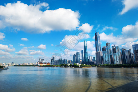 广州河边的摩天大楼图片