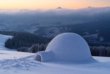 山丘上的雪上冰雪冬季风景冬图片