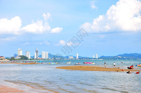 芭堤雅的乔木提恩海滩泰国图片