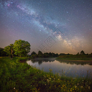 与湖的星夜风景背景图片