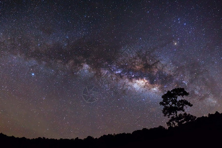 夜晚美丽的夜景星空银河图片