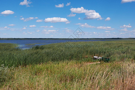 西米亚诺瓦卡人造环礁湖夏季中午在波兰欧洲波拉西地区Re图片