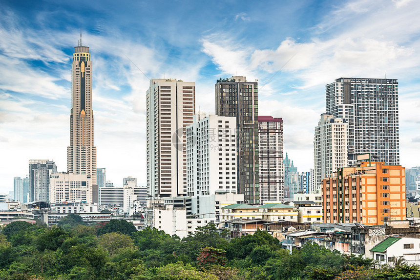 曼谷大都市在阳光明图片