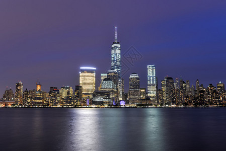 纽约市曼哈顿黄昏的天线新泽西州图片