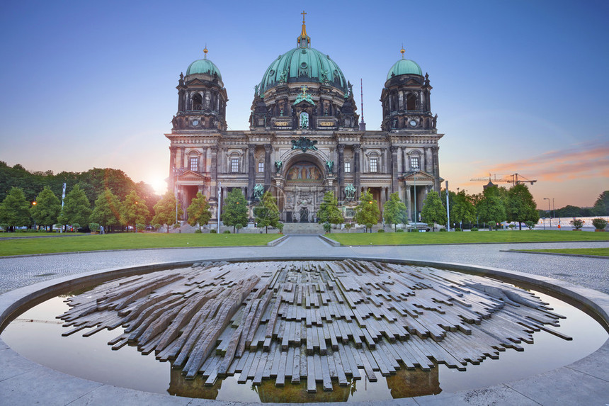 柏林大教堂在日出期间的图像图片