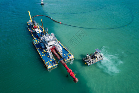 迈阿密海滩驳船工业挖掘工程的空中无人驾驶图片