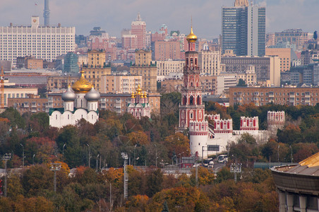 莫斯科对小镇和诺沃德耶维奇修道院的观察图片