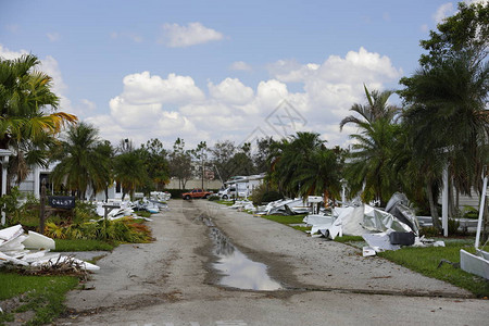 美国伊尔玛那不勒斯FL飓风破图片