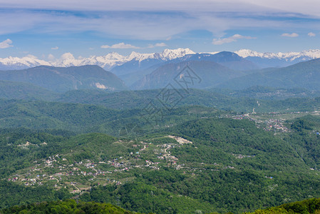 俄罗斯索契克拉斯诺达尔地区阿德勒区高加索山脉阿洪山上背景图片