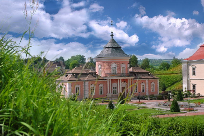 旧宫佐洛奇夫城堡全景图片