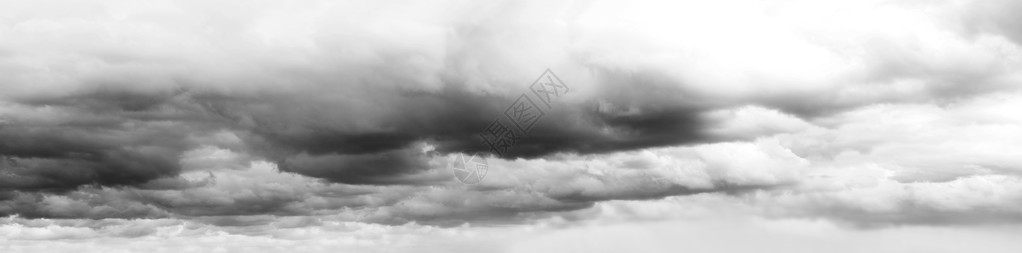 灰色阴云密布的天空图片