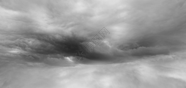 天空中的灰云背景图片