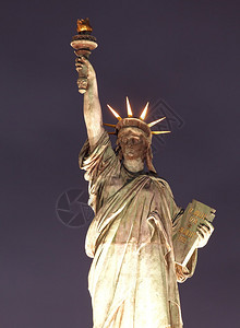 美国夜间自由女神像图片