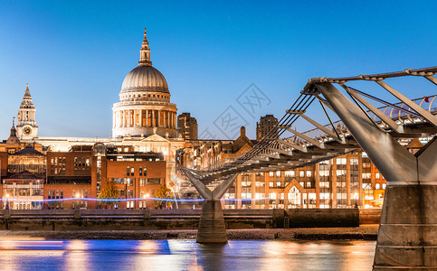 伦敦黄昏的圣保罗背景图片