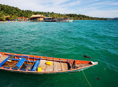 贡布渔船在白马柬埔寨背景
