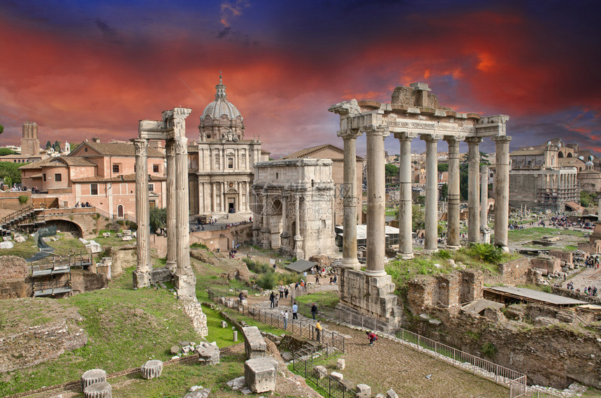 罗马古遗址上的日落帝国论坛图片