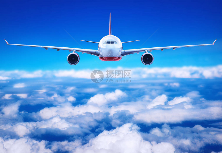云中的客机图片
