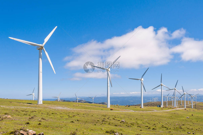 山区风力涡轮机可再生能源加利图片
