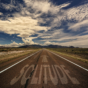 沙漠道路的概念形象用孤图片