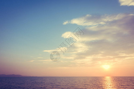 海滩和海边美丽的日落图片