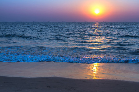 美丽的日落的美景海面图片