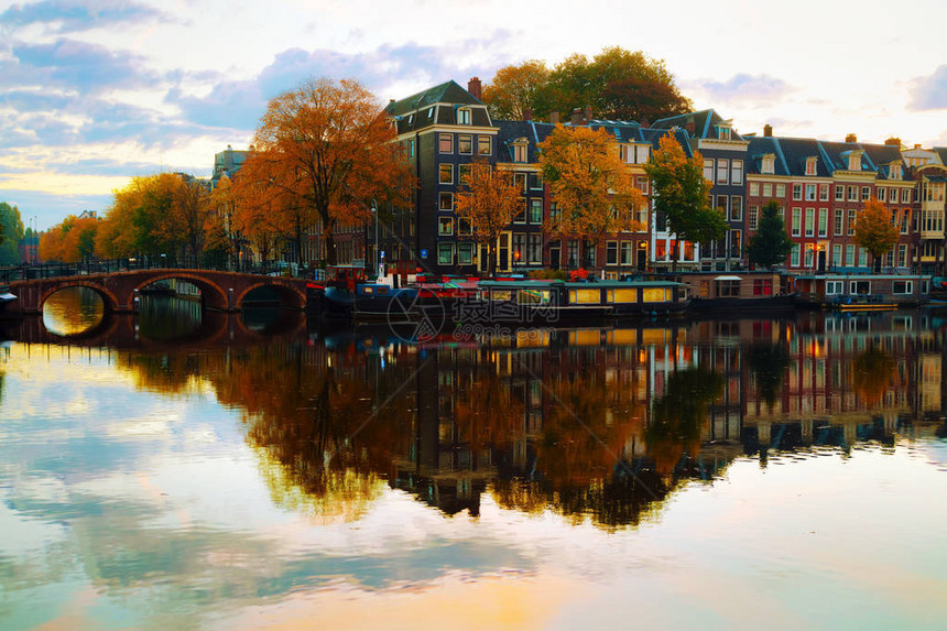 阿姆斯特丹市风景概览荷兰运河和美图片