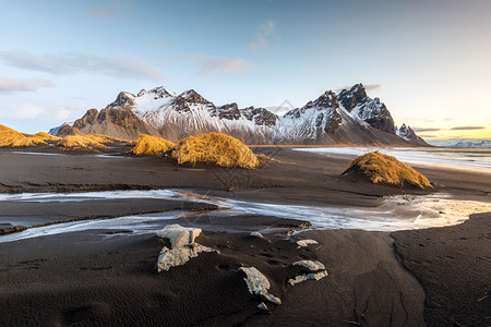 Vesturhorn山和黑沙丘冰岛图片