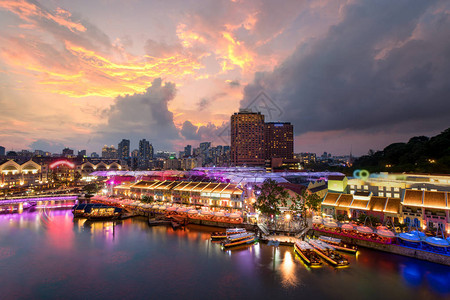 新加坡克拉码头夜间五颜六色的灯光建筑图片