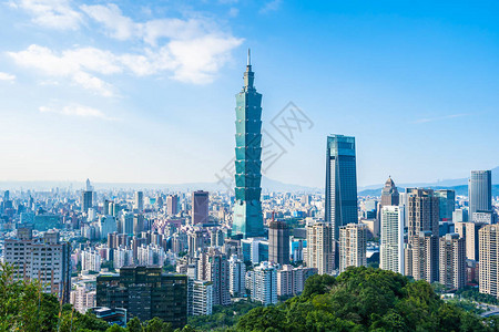 蓝天白云城市天际线台北101建筑和建筑的美丽景背景图片